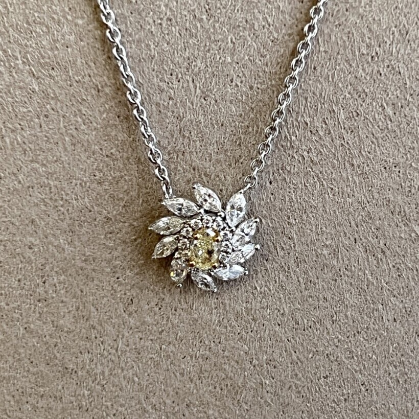 Collier Little Sun en or blanc, diamant jaune de taille ovale, diamants de taille marquise et diamants