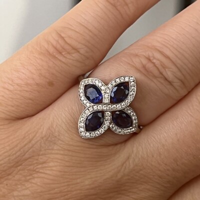 Bague Etoile en or blanc, saphirs et diamants