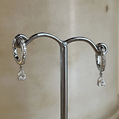 Boucles d'oreilles Los Angeles en or blanc, diamant de taille poire et diamants