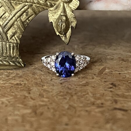 Bague Tanzanie en or blanc, tanzanite de 2,72 carats, diamants de taille poire et diamants