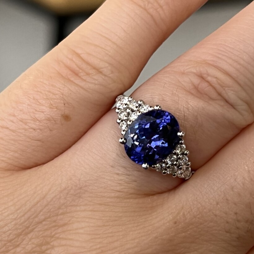 Bague Tanzanie en or blanc, tanzanite de 2,72 carats, diamants de taille poire et diamants