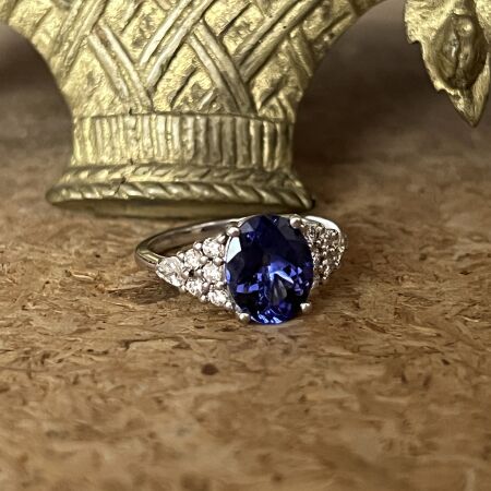 Bague Tanzanie en or blanc, tanzanite de 2,72 carats, diamants de taille poire et diamants