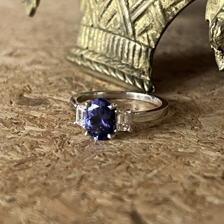 Bague Tanzanie en or blanc, tanzanite de 1,74 carat et diamants de taille émeraude