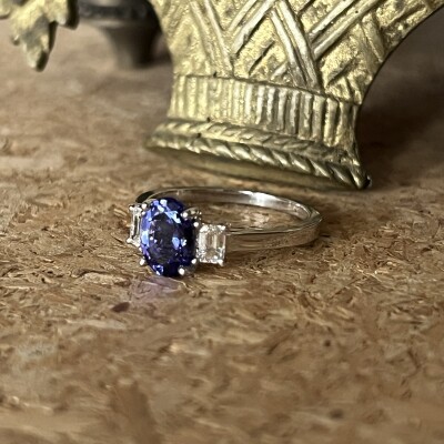 Bague Tanzanie en or blanc, tanzanite de 1,74 carat et diamants de taille émeraude