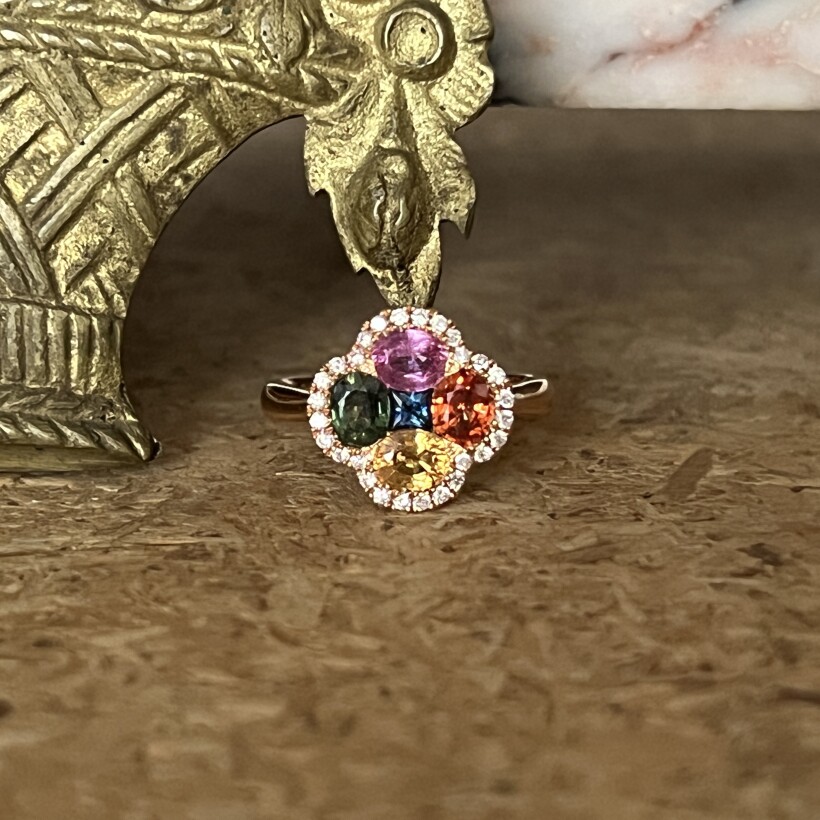 Bague Kuroba en or rose, saphirs multicolores et diamants