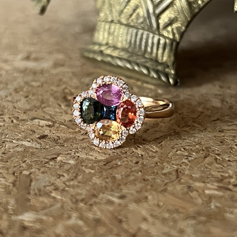 Bague Kuroba en or rose, saphirs multicolores et diamants