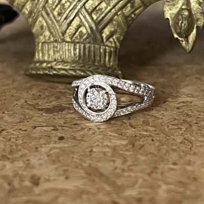 Bague Tourbillon en or blanc et diamants