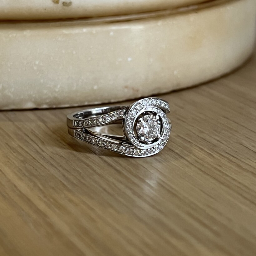 Bague Tourbillon en or blanc et diamants