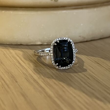 Bague San Marco en or blanc, topaze Blue London de 5,58 carats et diamants