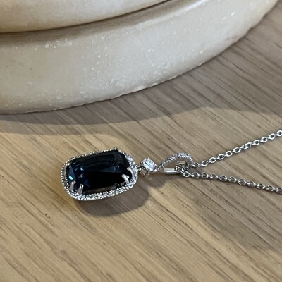 Collier San Marco en or blanc, topaze Blue London de 5,44 carats et diamants