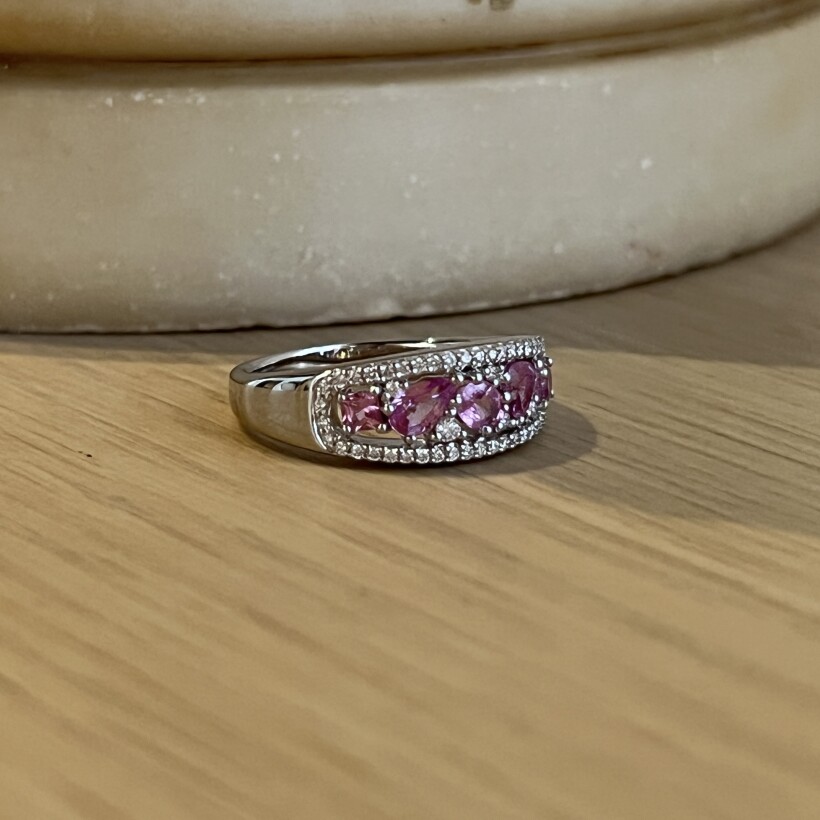 Bague Mosaïque en or blanc, saphirs roses et diamants