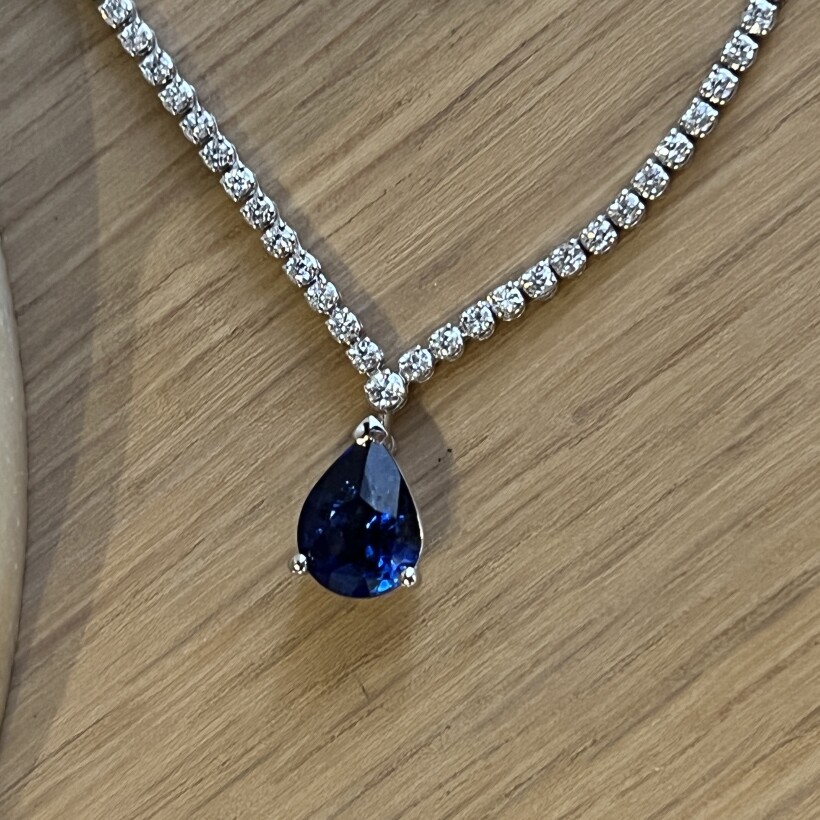 Collier Blue link en or blanc, saphir de 3,31 carats et diamants