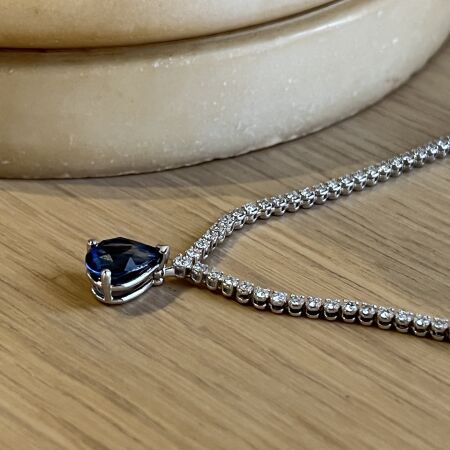 Collier Blue link en or blanc, saphir de 3,31 carats et diamants