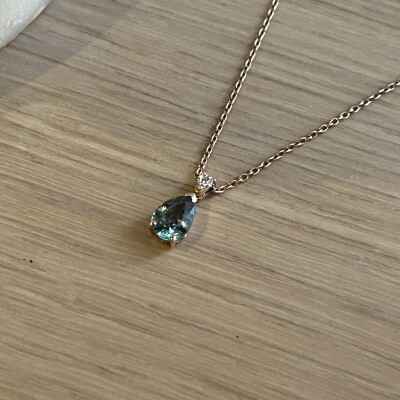 Collier Absolu en or rose, saphir vert de taille poire de 1,03 carat et diamant