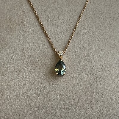 Collier Absolu en or rose, saphir vert de taille poire de 1,03 carat et diamant