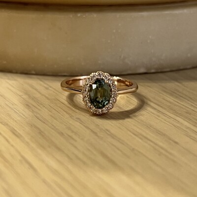 Bague Héritage en or rose, saphir vert et diamants