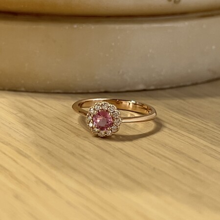 Bague Héritage en or rose, saphir rose et diamants