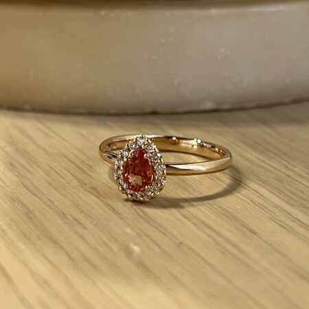 Bague Héritage en or rose, saphir orange de taille poire et diamants