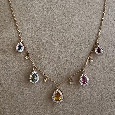 Collier Héritage en or rose, saphir multicolores de taille poire et diamants