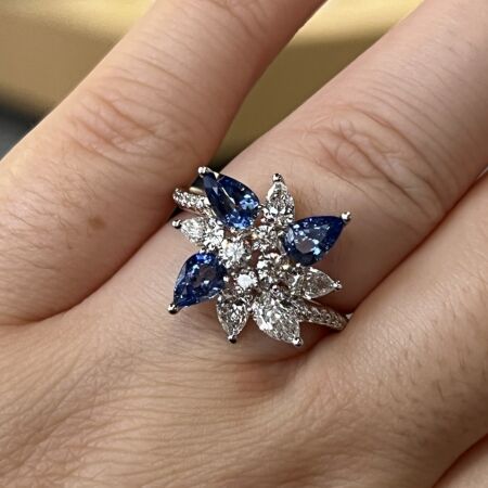 Bague Feu d'artifice en or blanc, saphirs de taille poire, diamants de taille poire et diamants