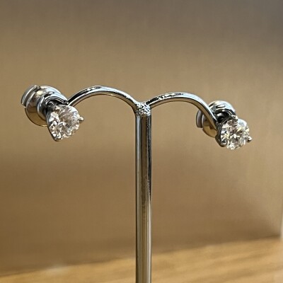 Boucles d’oreilles en or blanc et diamants 0,70 carat