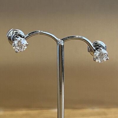 Boucles d’oreilles en or blanc et diamants 0,70 carat