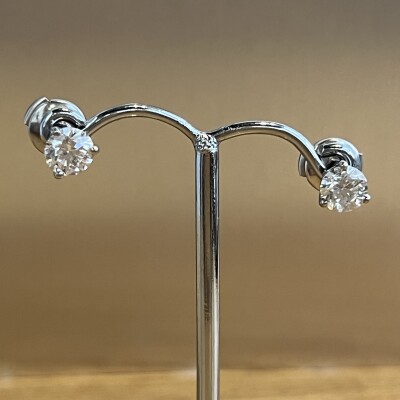 Boucles d’oreilles en or blanc et diamants 0,70 carat