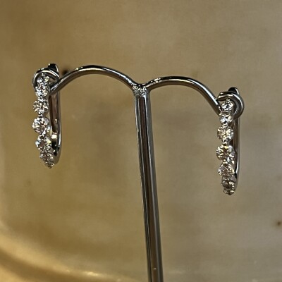 Boucles d’oreilles en or blanc et diamants