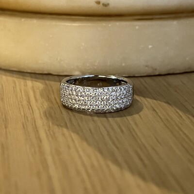 Bague en or blanc et diamants