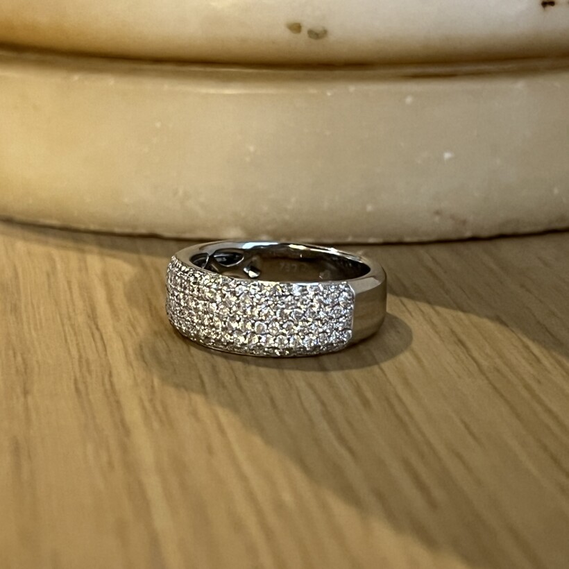 Bague en or blanc et diamants