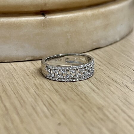 Bague Dentelles en or blanc et diamants