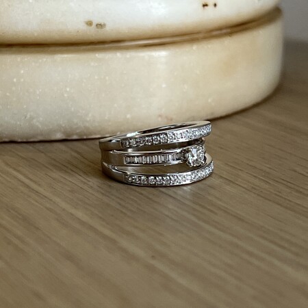 Bague Structure en or blanc et diamants