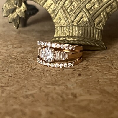 Bague Structure en or rose, diamants de taille baguette et diamants