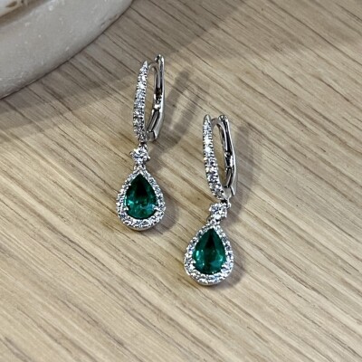 Boucles d'oreilles Raspoutine en or blanc, émeraudes de taille poire et diamants