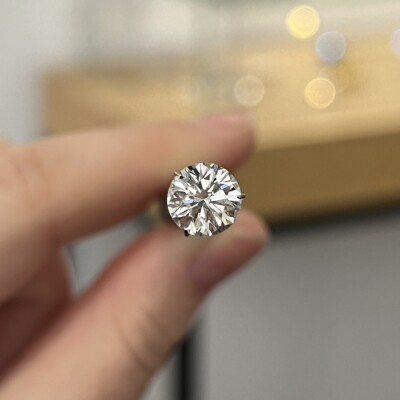 Diamant moderne de 1,68 carat extra blanc F VS1