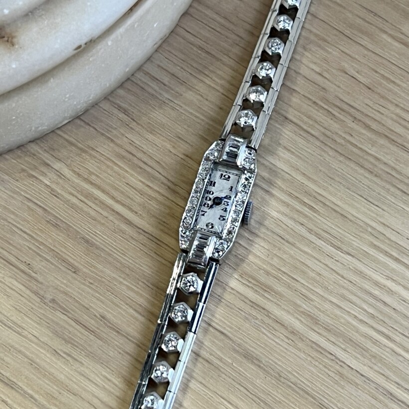 Montre Art Déco en platine, diamants de taille baguette et diamants de taille ancienne vers 1930