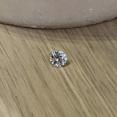 Diamant moderne de 1,04 carat extra blanc G VS1