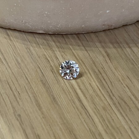 Diamant moderne de 1,04 carat extra blanc G VS1