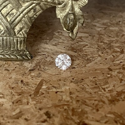 Diamant moderne de 1,04 carat extra blanc G VS1