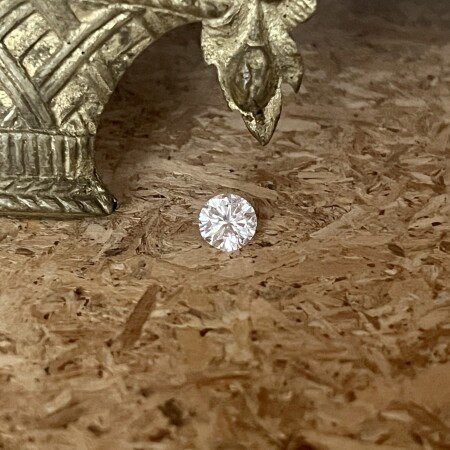 Diamant moderne de 1,04 carat extra blanc G VS1