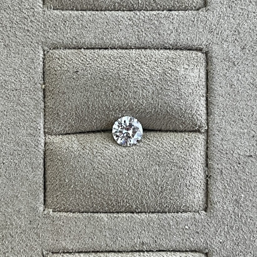 Diamant moderne de 1,04 carat extra blanc G VS1