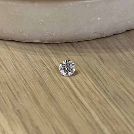 Diamant moderne de 0,70 carat blanc H SI1