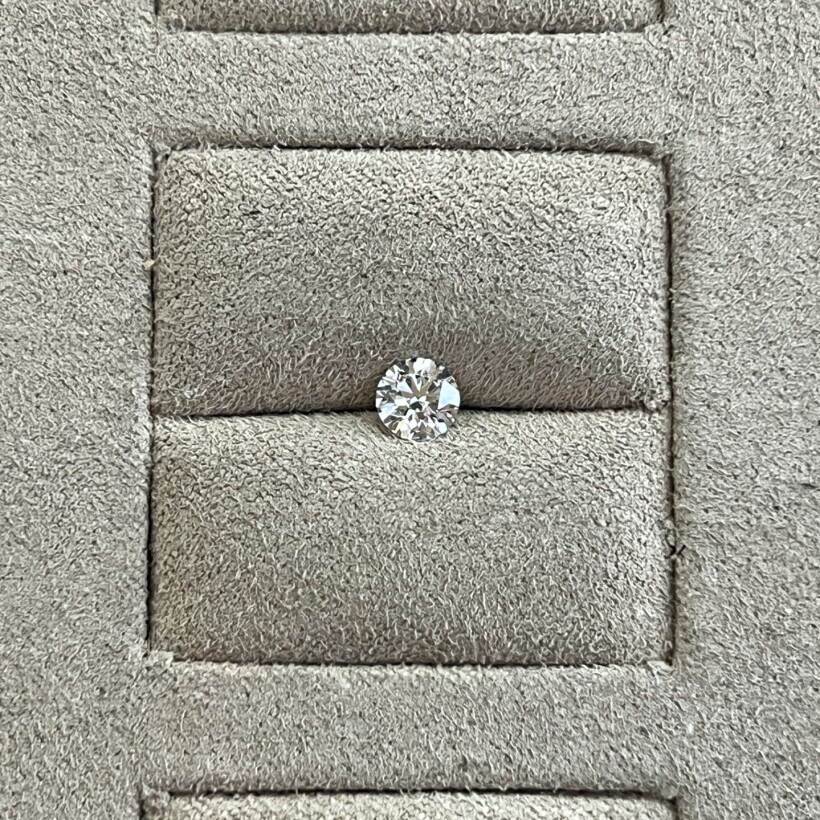 Diamant moderne de 0,70 carat blanc H SI1
