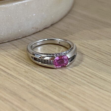 Bague Arcole en or blanc, saphir rose de 1 carat et diamants