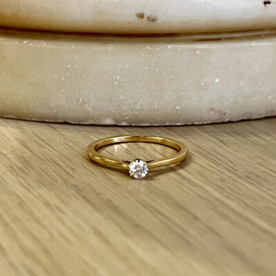 Solitaire en or jaune et diamant de 0,15 carat