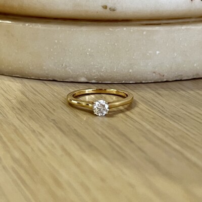 Solitaire en or jaune et diamant de 0,30 carat