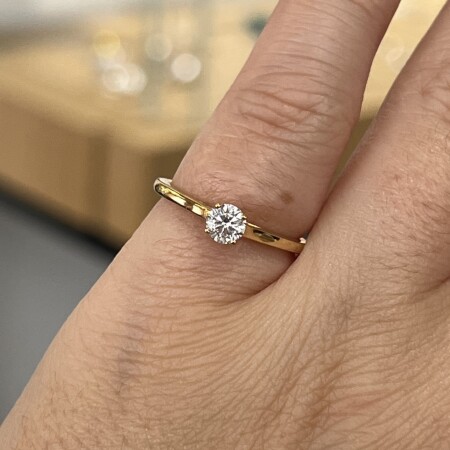 Solitaire en or jaune et diamant de 0,30 carat