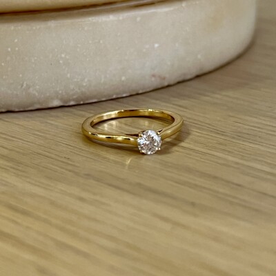 Solitaire en or jaune et diamant de 0,30 carat