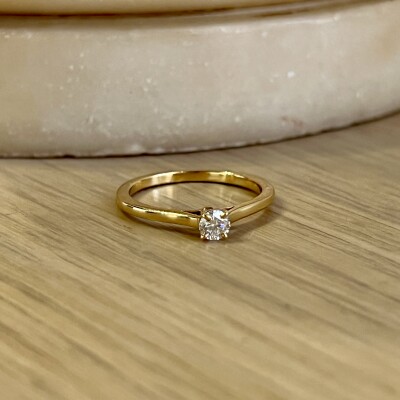 Solitaire en or jaune et diamant de 0,20 carat