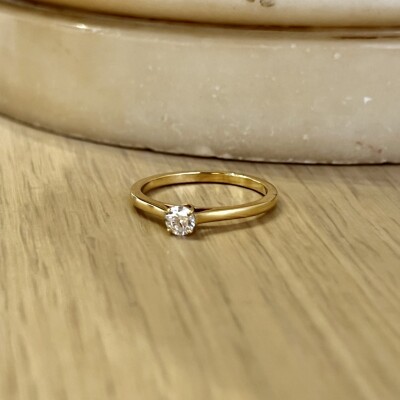 Solitaire en or jaune et diamant de 0,21 carat